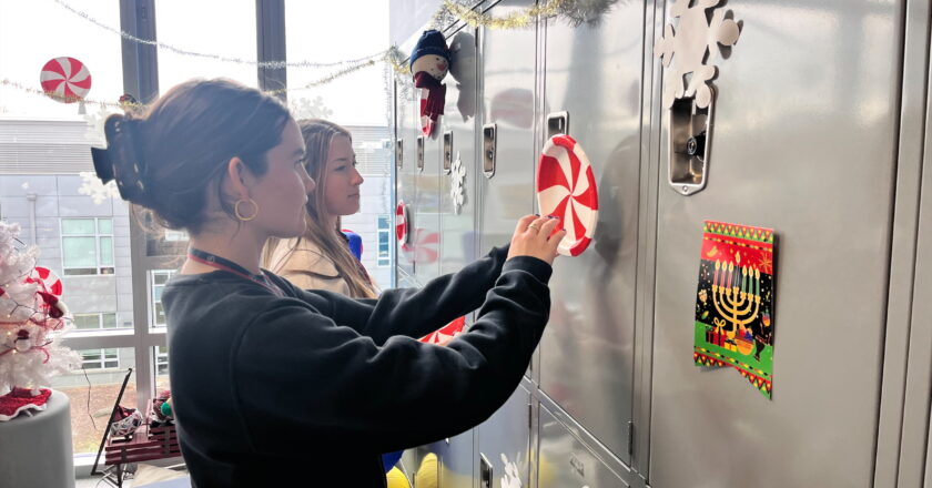 GA builds community by decorating house spaces for the holidays